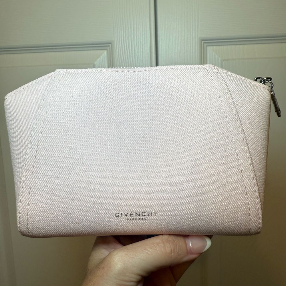 GIVENCHY Perfumes Baby Pink Cosmetic Bag, authentic GWP - Picture 3 of 3